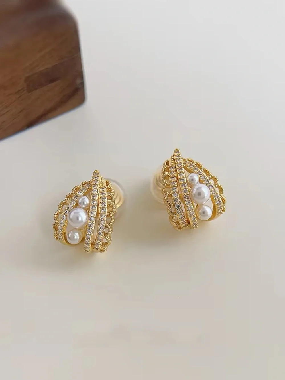 *** High Quality Gold Pearl Cluster Stud Earrings - Elegant Women Jewelry